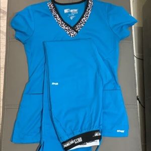 Greys anatomy women’s scrub set